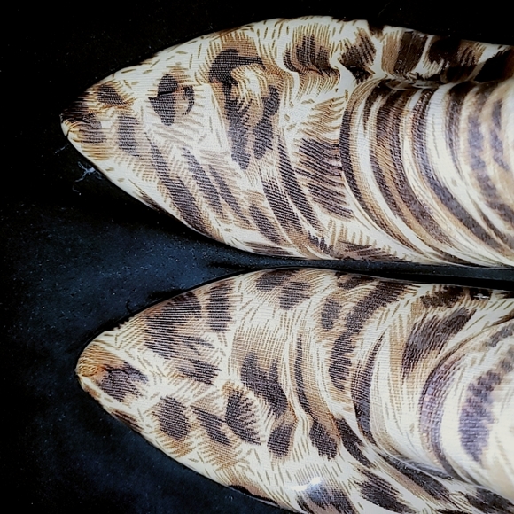 A CAPELLI RUBBER SHOES. Size 8 - Picture 7 of 8